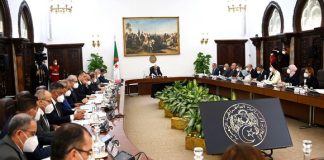 Le président de la République préside une réunion du Conseil des ministres