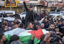 Un Palestinien tombe en martyr et un autre blessé par des balles réelles de l’armée sioniste