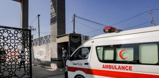 Egypte – Entrée des premières ambulances transportant des blessés palestiniens