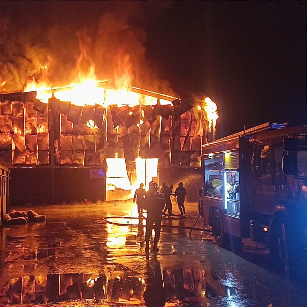 03 - Un incendie ravage une usine à la zone industrielle