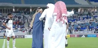 CHAMPIONNAT DE FOOTBALL DU QATAR – Quand le président d’Al Wakrah entre sur la pelouse pour se plaindre de l’arbitrage