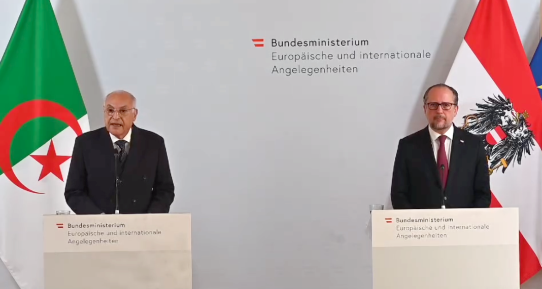 09 - Attaf tient une séance de travail avec son homologue autrichien à Vienne