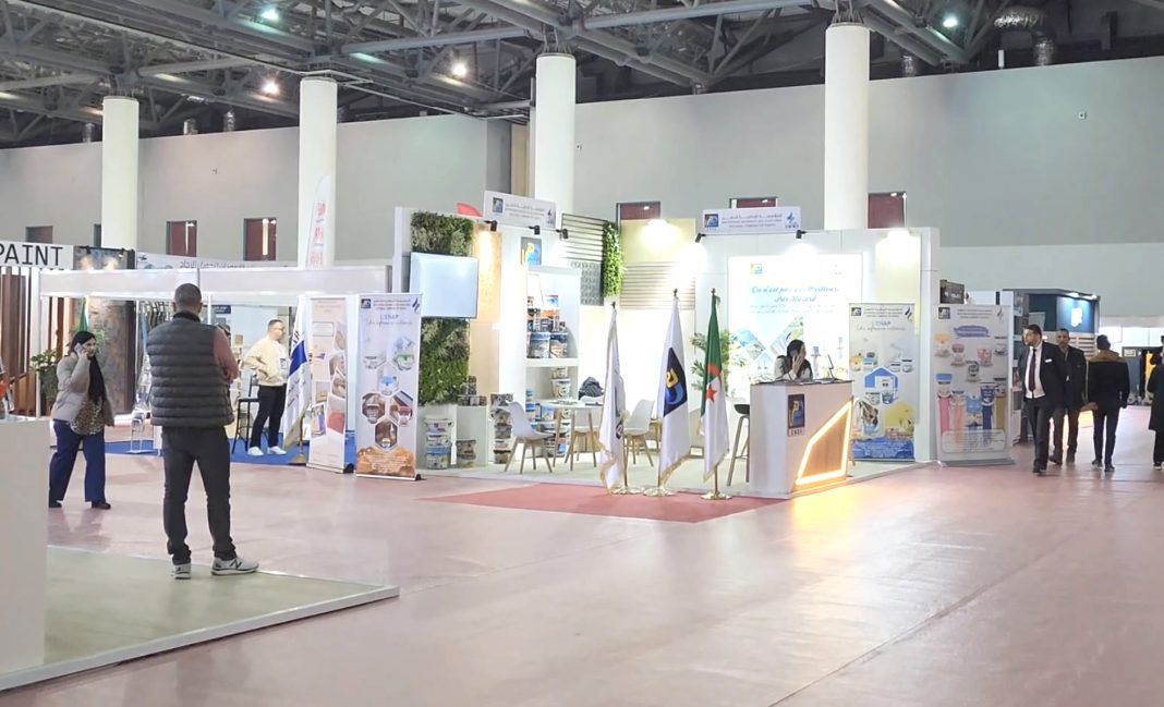 02 - Participation de 153 exposants, dont 137 institutions nationales