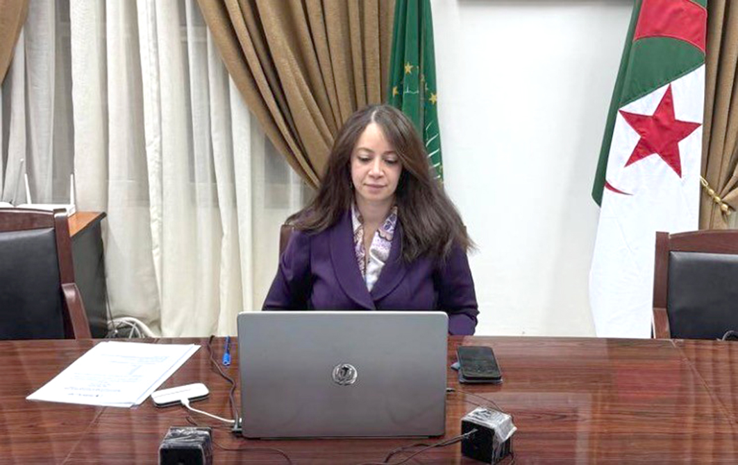 09-Mme Mansouri participe à la réunion