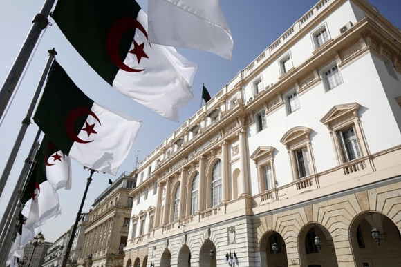 09 - Le Conseil de la nation fustige une nouvelle dérive du Sénat français