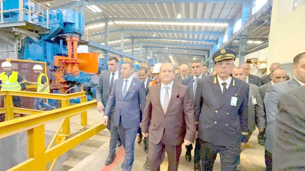 Le Premier ministre, M. Sifi Ghrieb