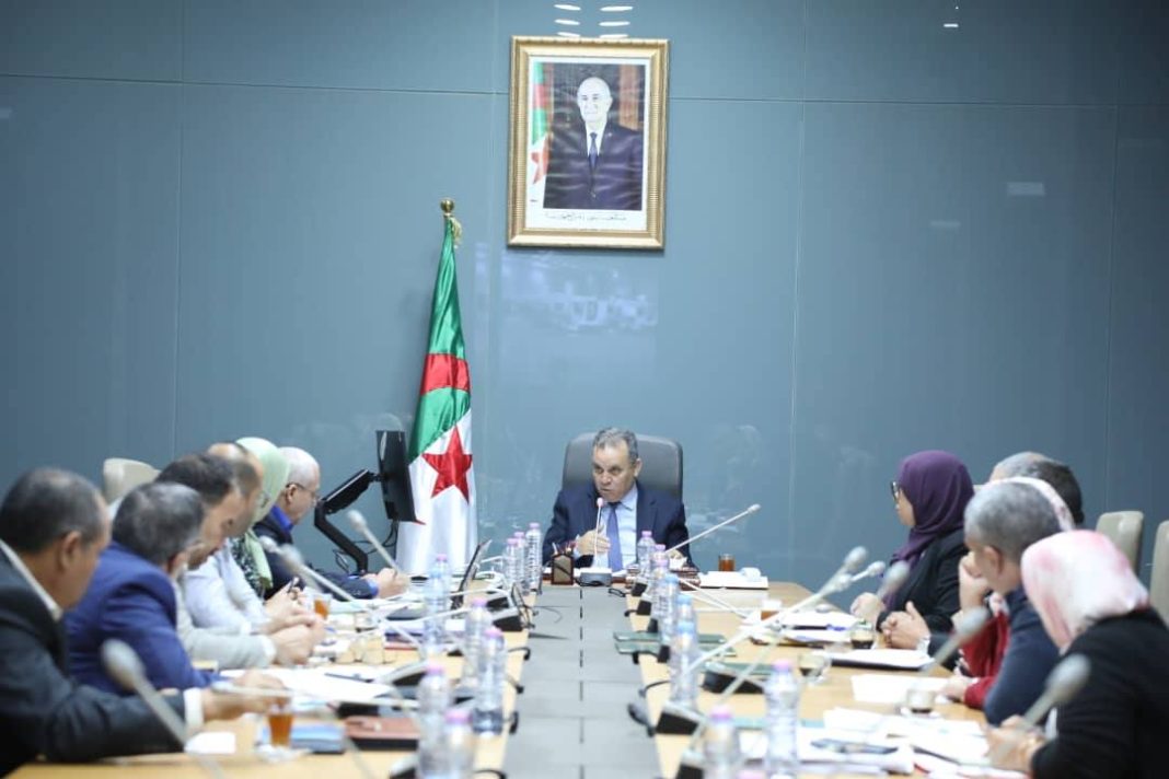 02 - Ouchène ordonne la levée urgente des obstacles aux projets économiques