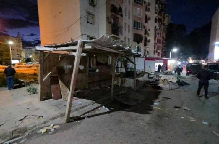 Opération de police à Bir El Djir – Trottoirs dégagés et extensions illicites démantelées