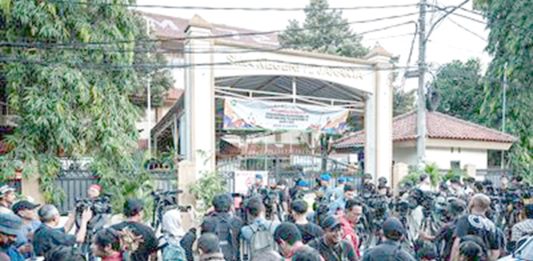 Indonésie – Prés de 100 blessés suite à des explosions dans un lycée