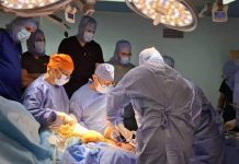 Innovation en chirurgie orthopédique – Fémur et genou remplacés avec succès à l’EHU d’Oran