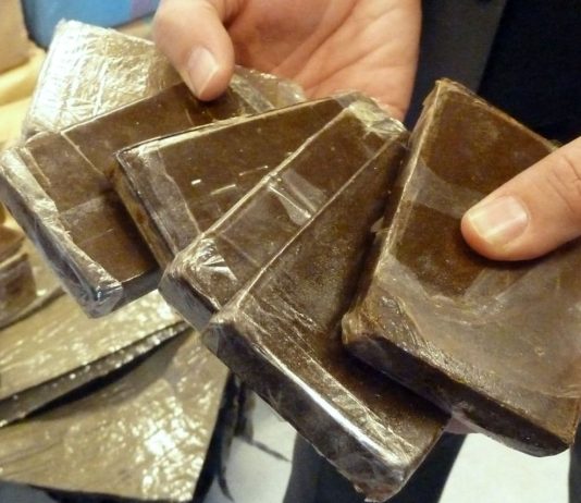 Sûreté de wilaya – 50 kg de résine de cannabis et 04 arrestations lors d’une opération antidrogue