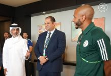 Foot/ Coupe arabe FIFA Qatar-2025 – Le ministre qatari des Sports et de la Jeunesse rend visite aux “Verts” à Doha