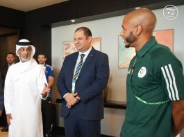 Foot/ Coupe arabe FIFA Qatar-2025 – Le ministre qatari des Sports et de la Jeunesse rend visite aux “Verts” à Doha