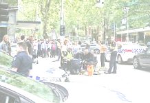 Australie – Une voiture fonce dans la foule devant un stade, tuant une personne