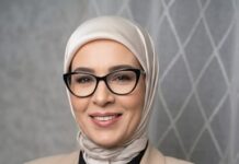 Après l’exclusion de neuf candidats de sa liste – Le Mouvement El Bina réajuste sa stratégie autour de la journaliste Kenza Zouaïri