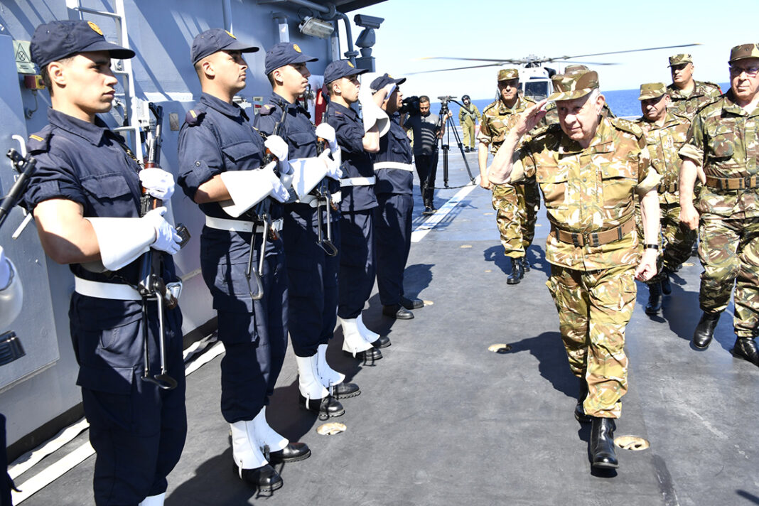 07 - Le Général d'Armée Saïd Chanegriha supervise des exercices à Jijel
