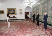Diplomatie – Tebboune reçoit les lettres de créance de cinq nouveaux ambassadeurs