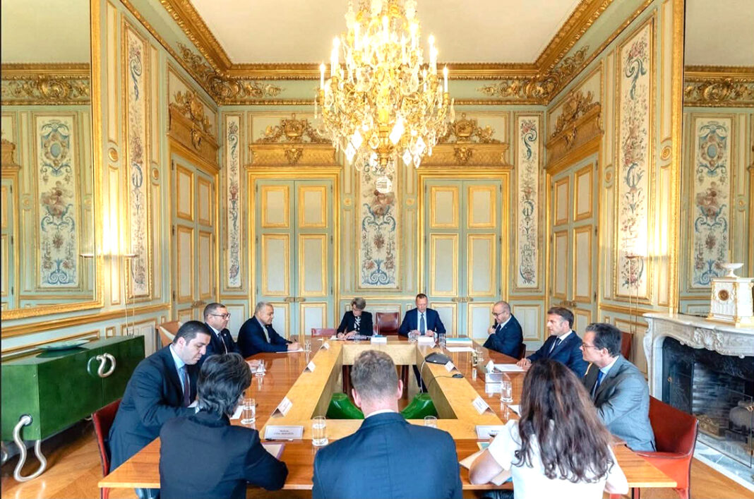 09-Sayoud reçu à Paris par le président Macron