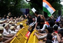 Inde – Des milliers de manifestants contre les fraudes aux examens à New Delhi